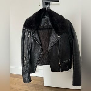 Leather jacket can take the fur on and off